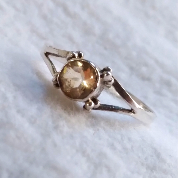 Vintage Citrine split shank artisan crafted ring in Sterling silver - Picture 2 of 7